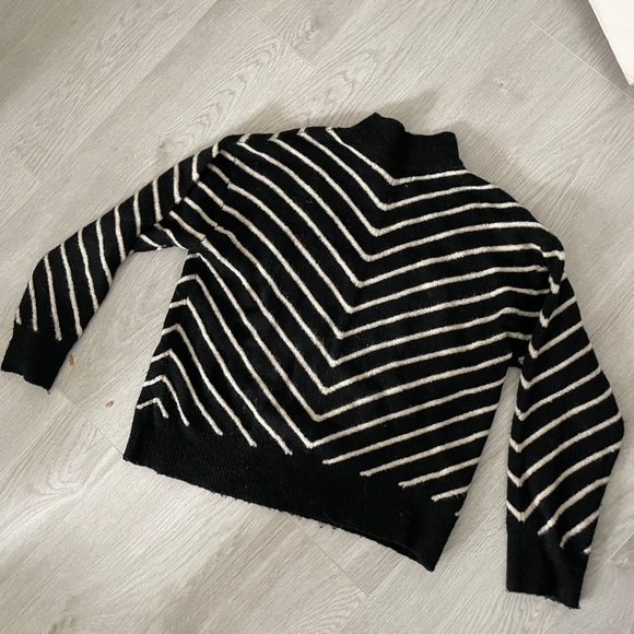 Black and beige striped turtleneck knit sweater - Picture 1 of 3
